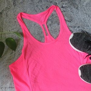 UNDER ARMOR Mesh Pink Sport Tank Top l Medium
